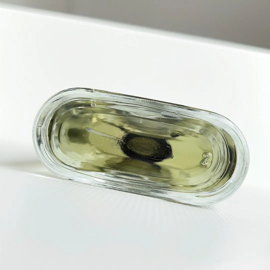 cypress-vetiver-cologne-classic-professional-daytime-lifestyle-shot cypress-vetiver-cologne-classic-professional-daytime-lifestyle-shot